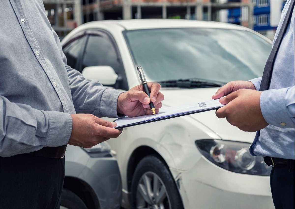 Ivago_Auto's tweet image. Comprendre la gestion de #sinistres #automobiles peut parfois être un vrai casse-tête.

Entre règlementation, réparateur, automobilistes et assurances, quelles sont les démarches et les règlementations à connaître ? 

Explications par ici 👉 bit.ly/3rVejs8