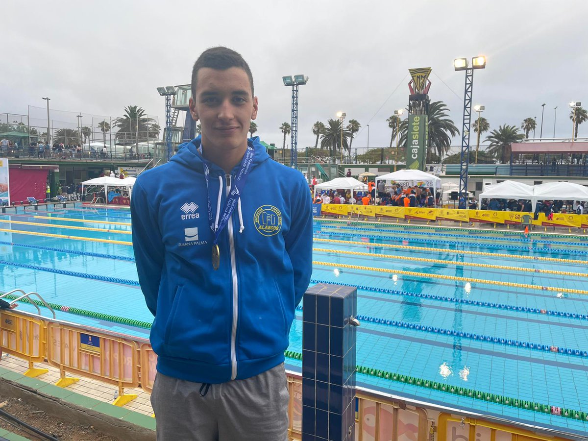 Alonso González Rodero, CAMPEÓN DE ESPAÑA Junior de 1500 libres.

Su marca, 15:48.33 le coloca como OCTAVO en la clasificación Absoluta.

¡Bravo, Alonso! Buen trabajo.

#CNAlarcos💛💙