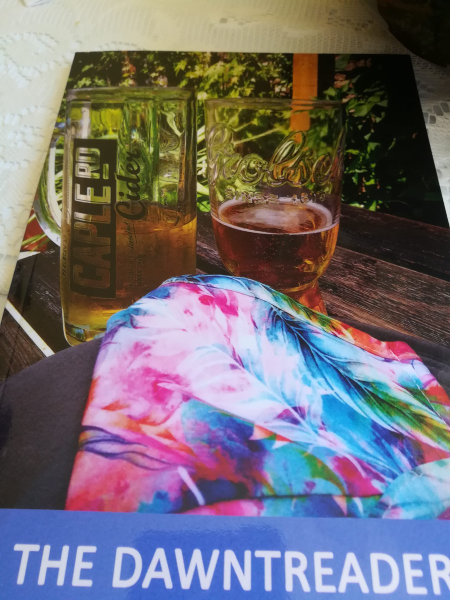 ksmoorepoet's tweet photo. Really happy to have a new #poem in the current issue of #TheDawntreader, published by @IndigoDreamsPub. With thanks to the lovely editor @wavelace 💛.
#extract #poetry #trees #dryad https://t.co/kuXFfr2nyg