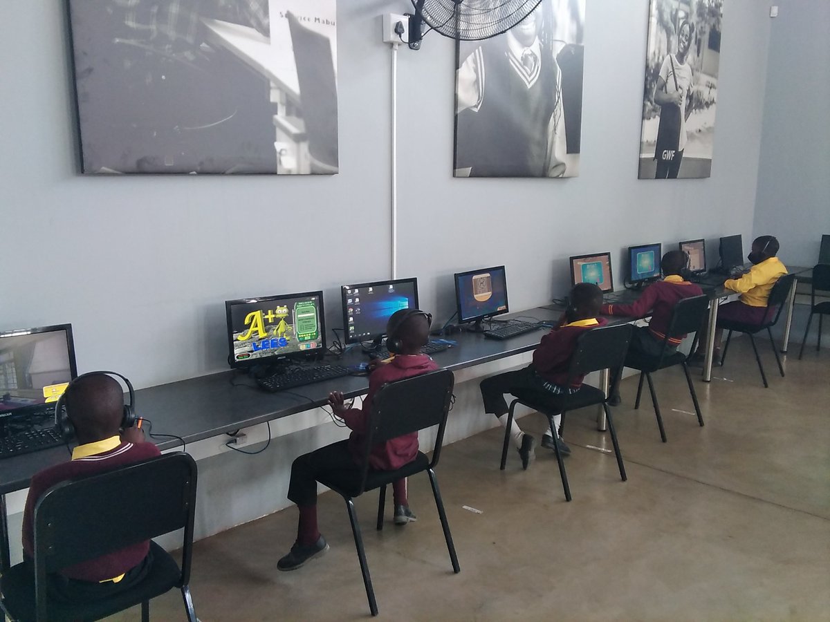 FloydMathonsi's tweet photo. Warm welcome to our new partners Ndimande primary school, doing introduction to computer @DumphriesDLC @GwfOnline #ReimagineEducation https://t.co/MNt15yX9up