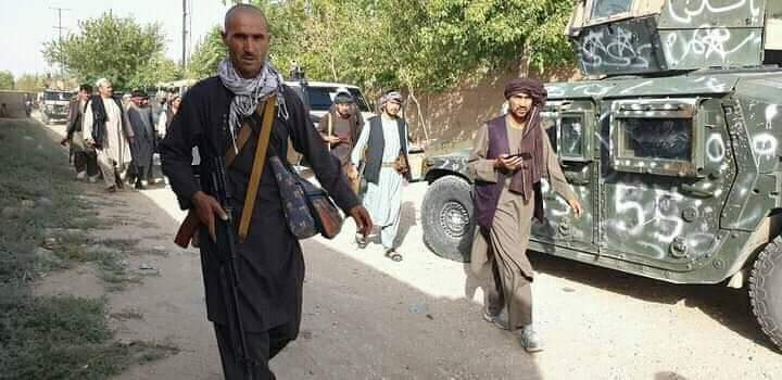 AfgFactChecks's tweet photo. Taliban terrorists briefly entered from Eastern gates Sheberghan. However, after heavy fighting Yar Mohammad Dostum pushed them back. Dead bodies of TB are left behind on streets. ANDSF and dostum forces are further pushing taliban terrorists back. https://t.co/tDgTzxgECI