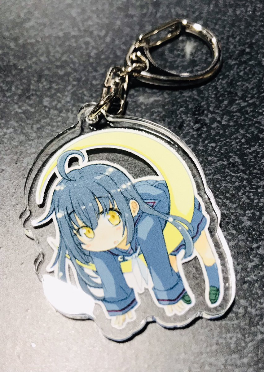 Fyuoさん Athynel とこの三日月ちゃんアクキー届いた かわいい あき缶 Inicaのイラスト
