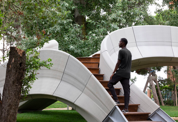 designindaba's tweet photo. The first of its kind, Striatus Bridge, a joint effort by Zaha Hadid Architects and Block Research Group, is being exhibited in the Giardini at the Venice Architecture Biennale.
Photos: @studio_naaro
#designindaba #zahahadidarchitects #blockresearchgroup #masonry #3Dprinting https://t.co/s2WKbV1WRt