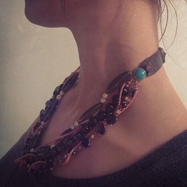KateMCambridge's tweet photo. Pippa Middleton Matthews W&W statement necklace made of amethyst, garnet, pearl, diamond & coral. I really love this boho standing out piece of art.
#pippamiddleton #pippamatthews #pippamiddletonstyle #statement #statementjewelry https://t.co/AGcPkd6yng