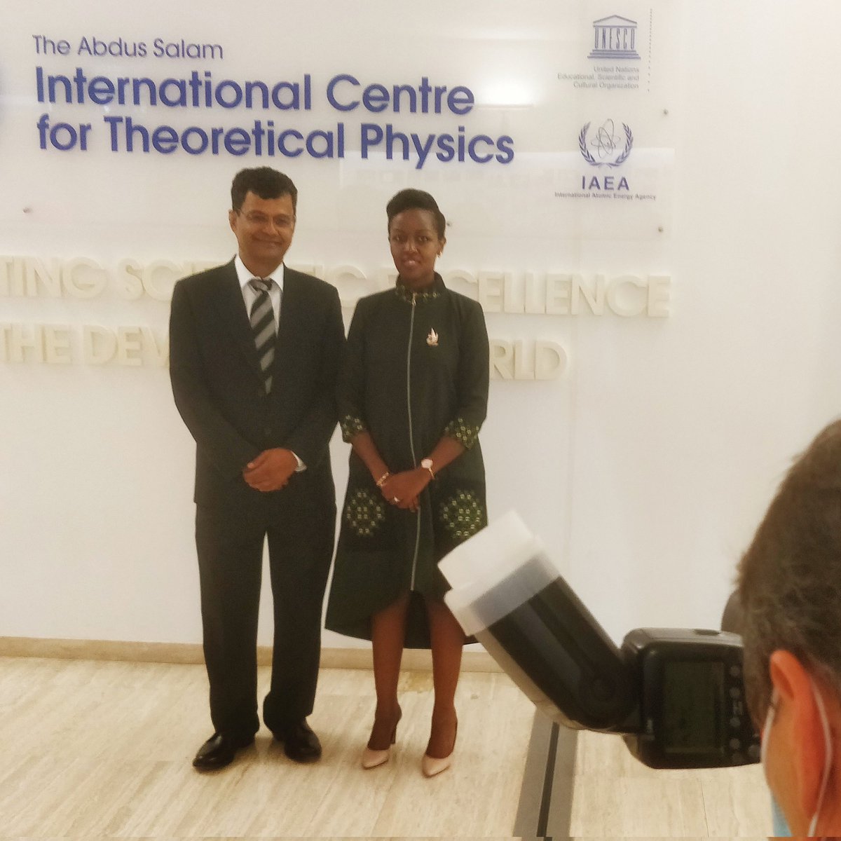 SandroScandolo's tweet image. "Our country wants to become a Pan-African hub for proof-of-concept innovation in e-health and agritech", said #Rwanda's Minister of #ICT &amp;amp; #Innovation @MusoniPaula today during her visit to #ICTP and #TWAS on the occasion of #G20Italy