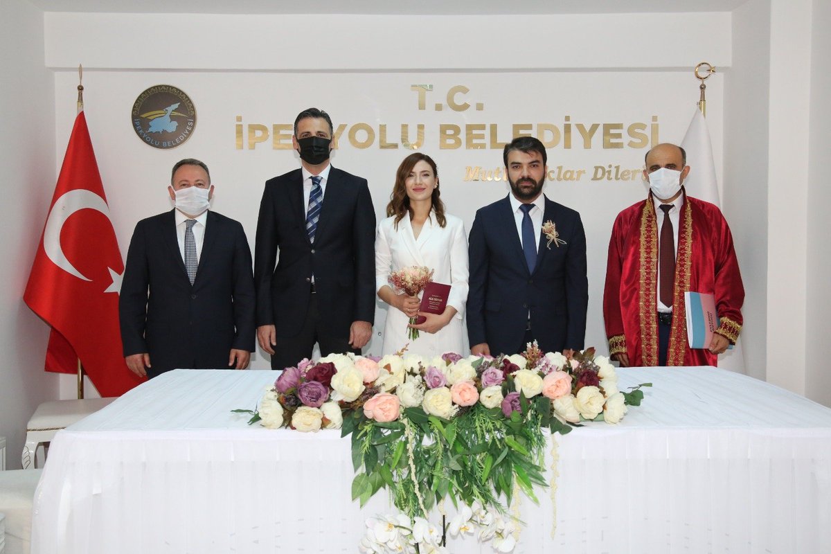 İl Emniyet Müdürümüz Sn. Atanur AYDIN, Müdürlüğümüzde görevli Komiser Yardımcısı Sn. Tuğba SARIÇAY ile Sn. Ömer ÇUBUKCU'nun nikah töreninde Nikah Şahitliğini yaparak mutluluklar diledi.

<a href="/ayd_atanur/">Atanur Aydın🇹🇷</a>