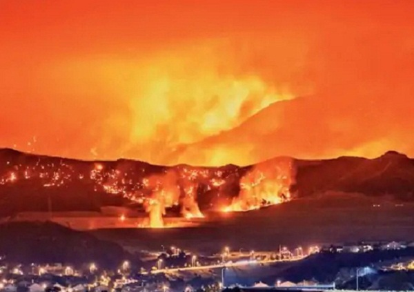 JagbaniOnline's tweet image. ਜਲਵਾਯੂ ਤਬਦੀਲੀ ਦਾ ਅਸਰ : 8 ਦੇਸ਼ਾਂ 'ਚ ਭਿਆਨਕ ਅੱਗ, 1.13 ਕਰੋੜ ਏਕੜ ਇਲਾਕਾ ਤਬਾਹ
jagbani.punjabkesari.in/international/…
#World #8Countries #TerribleFire #ClimateChange