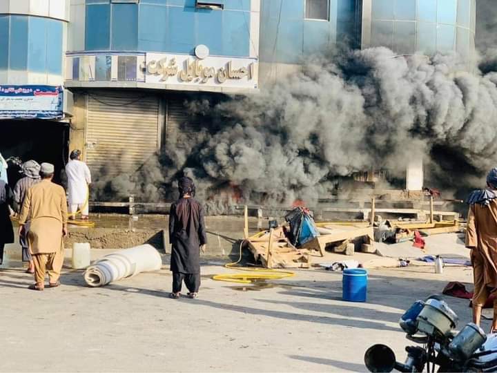 KDareez90's tweet photo. لښکرګاه اور اخيستی 😭
لښکرګاه ورانه کنډواله سو💔
#لښکرګاه_وژغورئ #لښکرګاه_جنګ #هلمندجګړه #save_lashkargah #savehelmand https://t.co/itSVVFCWVt
