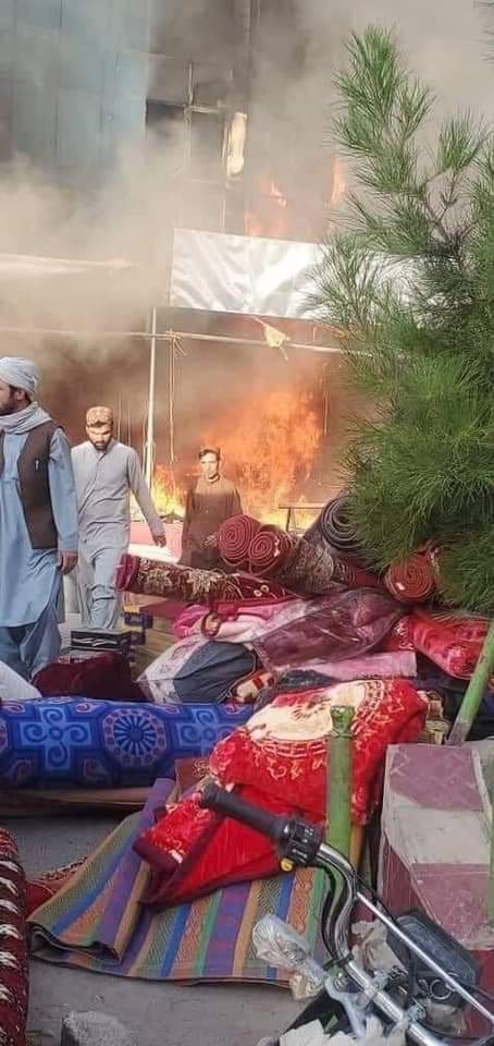 KDareez90's tweet photo. لښکرګاه اور اخيستی 😭
لښکرګاه ورانه کنډواله سو💔
#لښکرګاه_وژغورئ #لښکرګاه_جنګ #هلمندجګړه #save_lashkargah #savehelmand https://t.co/itSVVFCWVt