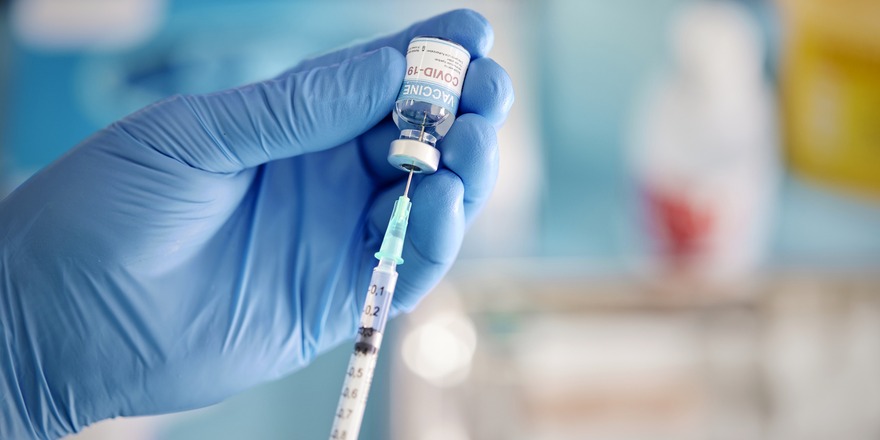 welt's tweet image. Corona: Großer Nachrichtensender feuert drei ungeimpfte Mitarbeiter to.welt.de/kSibCHV