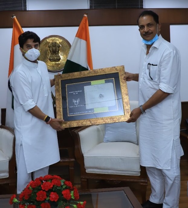 RajivPratapRudy's tweet photo. केन्द्रीय नागरिक विमानन मंत्री श्री ज्योतिरादित्य सिन्धिया के साथ बिहार में दरभंगा, पूर्णिया, सबेया, गया, पटना, बिहटा के विकास और “नया पटना के लिए नया एयरपोर्ट” पर नई दिल्ली स्थित मंत्रालय में विशेष चर्चा। 
बैठक के बाद की एक तस्वीर
@JM_Scindia @MoCA_GoI @AAI_Official @DGCAIndia https://t.co/KKIWx72ApS