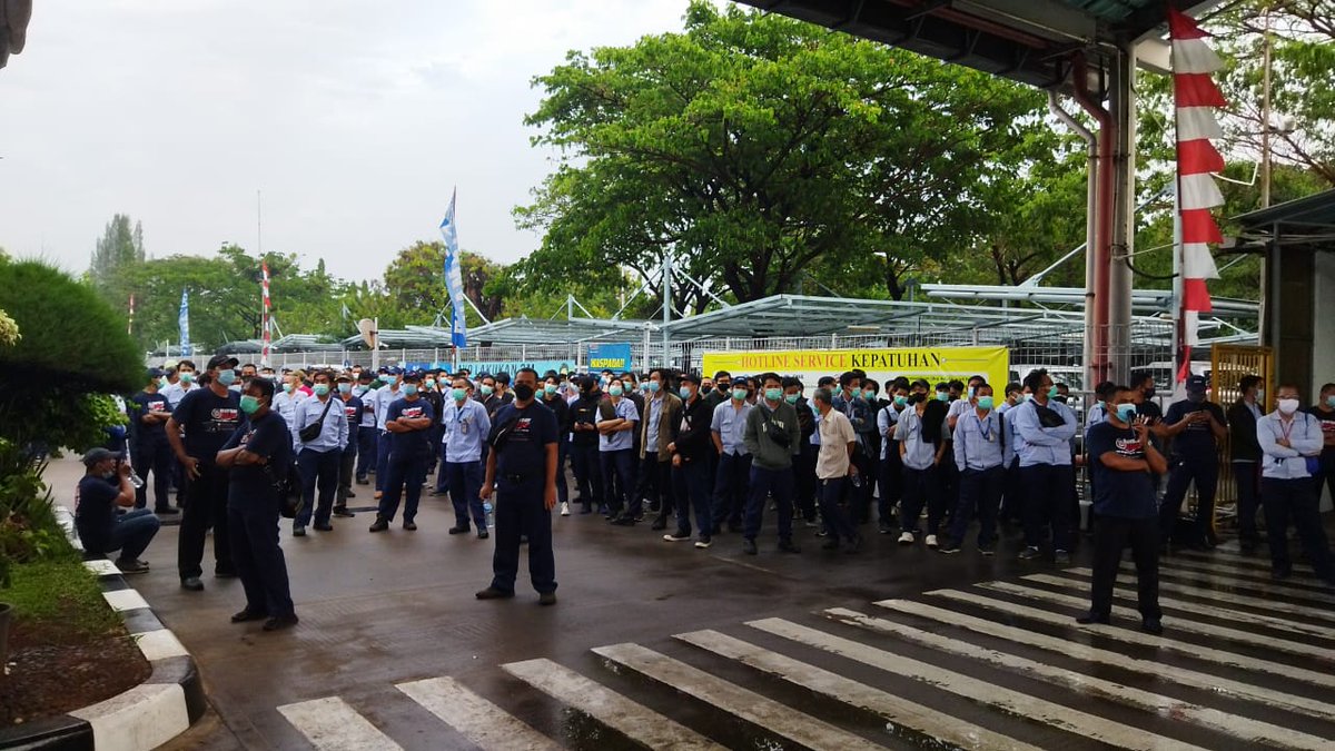 rumahburuh's tweet photo. Tolak Omnibus Law Masuk PKB, PUK SPAMK FSPMI PT. YIMM Jakarta Gelar Aksi https://t.co/fFhiNopMs5 https://t.co/5gxSNA909O