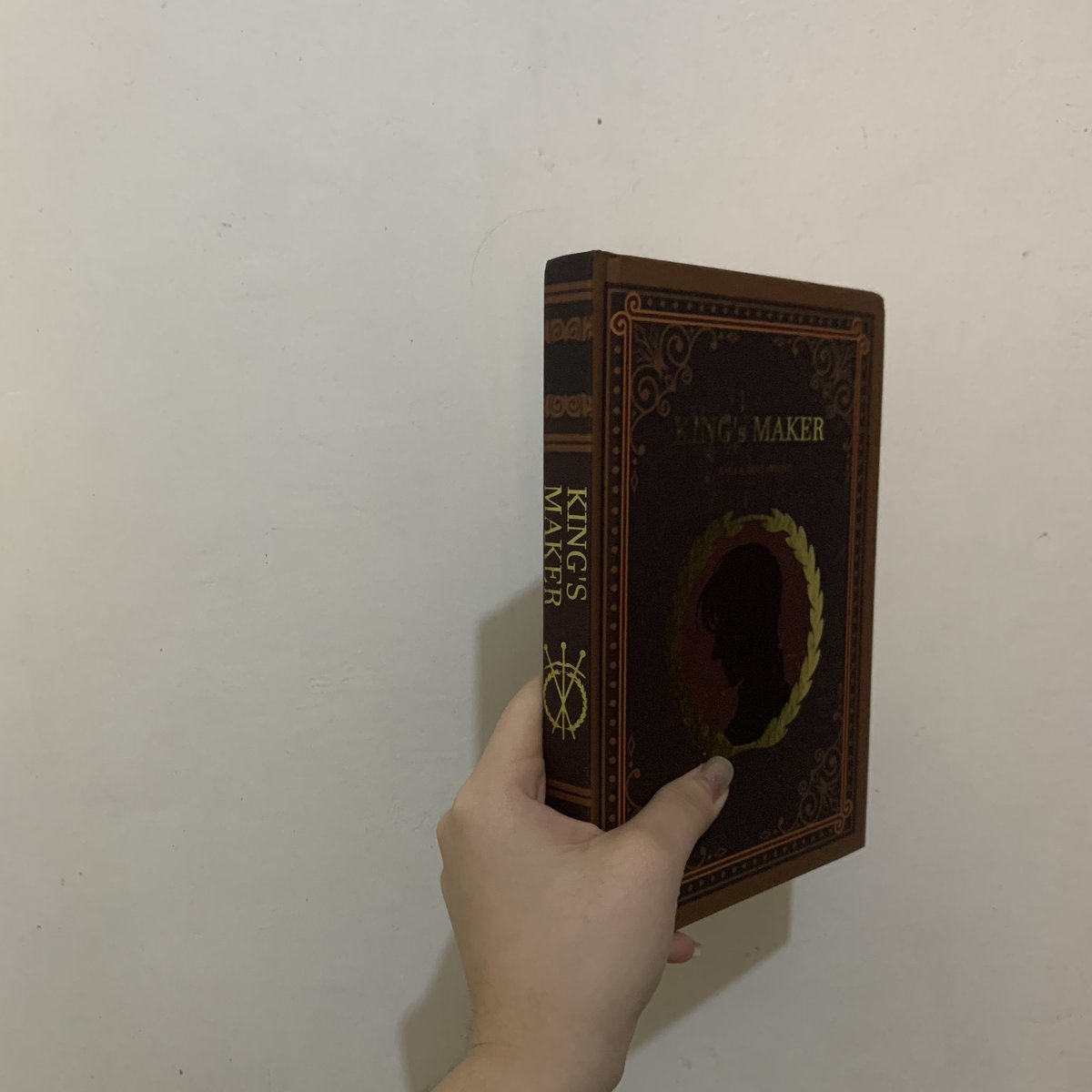 ey_heee's tweet photo. The last vote is all out so:

Wts/lfb

🔴 PH ONLY 🔵

💛King’s Maker Special Edition🖤

🖤 Book 2
>> Php 1,500

💛 Book 3
>> Php 1,800

➖Gcash
➖Shopee Checkout

*The prices are as what I paid them for* https://t.co/3VhdWaSGT4