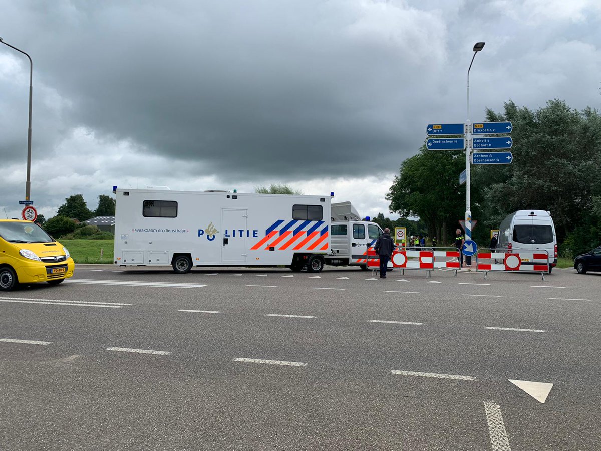 VIDEO | Politie start groot onderzoek na vondst van lichaam van man in buitengebied van Breedenbroek.