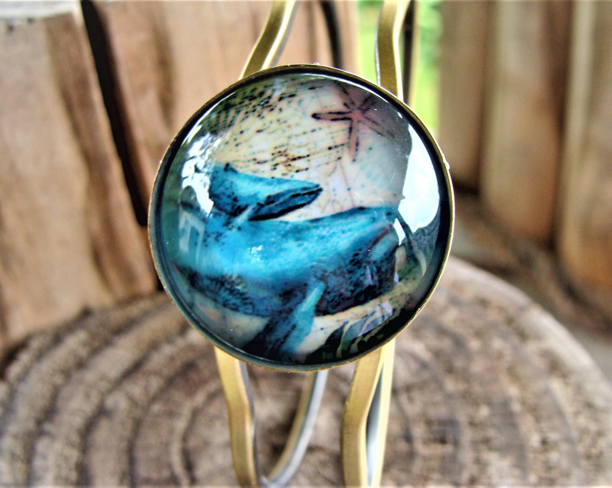 girliegals12's tweet photo. Mama and Baby Whale Print Cabochon on Antique Gold Hinged Pull Apart Bracelet: https://t.co/bBUqAWrgim #whaleprint #mama #oceanprint #glasscabochon #antiquegold #hingedbracelet #beachbracelet #oceanlife #beachjewelry #summer #Boho #hippie #giftsforher #etsyhandmade #shopsmallbiz https://t.co/Pgl348zWTQ