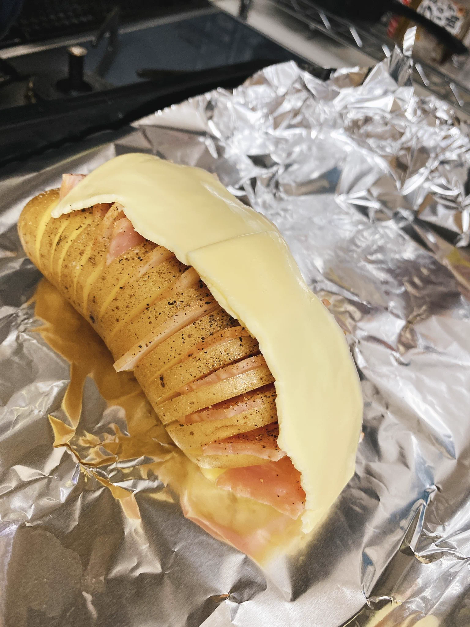 カリカリのチーズ&ベーコンが楽しめる？！オーブンを使った、じゃがいも料理のレシピが話題に！