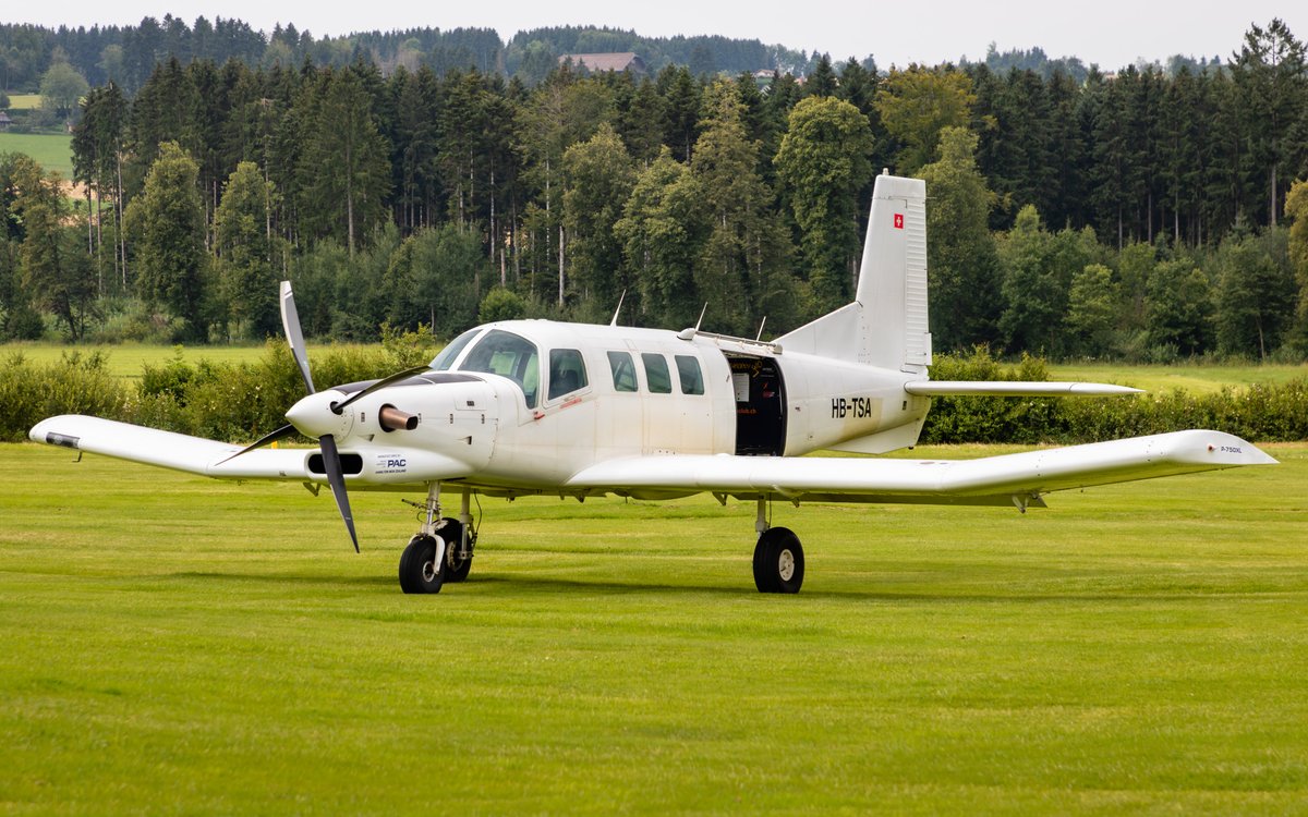mrmoser1983's tweet photo. Pacific Aerospace 750XL HB-TSA 
(MSN 152 - 1st Flt: 2009)

📷Canon EOS 5D IV + EF 24-105mm f/4L IS USM (@105mm, f/6.3, 1/250, ISO 100)
📍#Luzern-#Beromuenster #LSZO

#P750XL #PacificAerospace #Aviation #AvGeek #PlaneSpotting #Airplane #Aircraft #AviationPhotography #Switzerland https://t.co/yfp0Sl0fiB