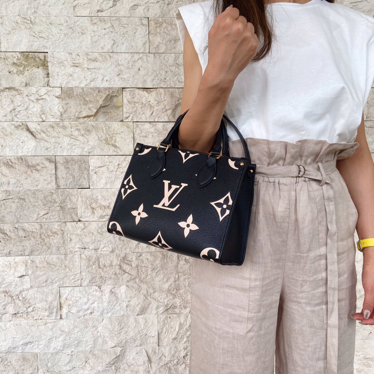 FITHOUSE4's tweet photo. LOUISVUITTON【ルイヴィトン】

オンザゴーPM 入荷いたしました

モノグラムアンプラントが高級感漂うハンドバッグ👜

是非店頭でご覧下さい！
詳しくはインスタグラムをご覧ください☟

https://t.co/iSmkwathUy https://t.co/B5pGWgbx3g