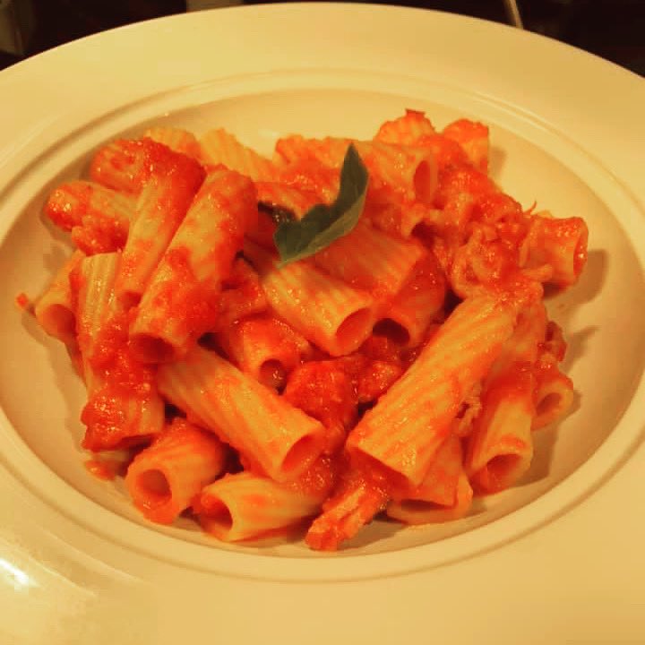 Friday Therapy:  Wine & Pasta ✨✨✨✨
#labancapaisley #Italian #dinner #wine #theperfectpour #italianfood #wine #restaurant #paisley #renfrewshire
..
..
..
#vino #winenight #friday #friyay #food #fridaynight #foodie #delicious #yummy