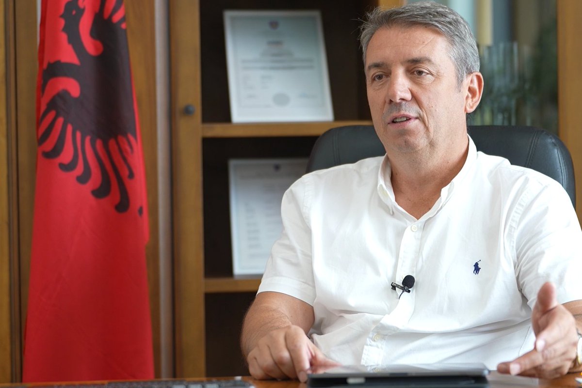 7dite_'s tweet photo. Momente nga xhirimet e intervistave me @HekuranMurati, Yll Blakaj dhe Gazmend Rrustemi.

Shihemi sonte prej orës 20:45 në Klan Kosova. https://t.co/d8tSWDNLDK
