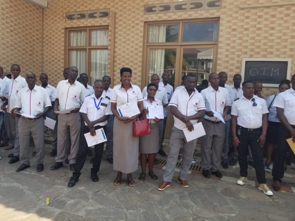 Gps_Burundi's tweet photo. #Burundi @WFP a décerné ce 05/8/ 2021, des certificats aux employés du @Gps_Burundi ayant suivi la formation sur l'hygiène et la sécurité portuaire. Le DG de #GPSB @BSinzobakwira remercie le #PAM pour cette formation qui sera d'une grande utilité dans les activités quotidiennes https://t.co/Pfy8zgZDK4