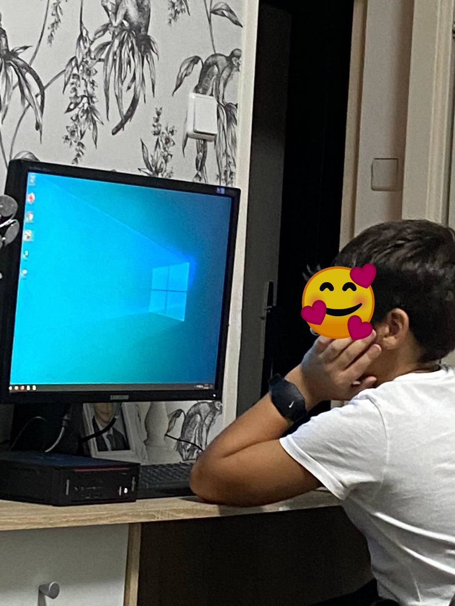 Auch diesem Jungen habt Ihr einen sorgenfreien Schulstart ermöglicht! Ihr und <a href="/PCsfueralle/">PCs für alle - www.pcsfueralle.at</a> leistet einfach unglaubliches für diese Kinder 💞Danke
<a href="/Cl__An/">CL__AN</a> <a href="/fluglehrer/">fluglehrer</a> @dieseBirgit <a href="/alexandra_eros/">Alexandra Erös</a> <a href="/Pbern12/">Peter Bern</a> <a href="/LieberPinguin/">🐧 RiGa 🐧🏳️‍🌈</a> <a href="/rirei/">🐰</a> @Gisi19788653 @StumpfeZ <a href="/def_izit/">Eugen Brochier (former Def-Izit)</a> <a href="/mjaonAt1/">JoachimDerEroberer</a> <a href="/lechnitz/">andrea lechnitz</a>