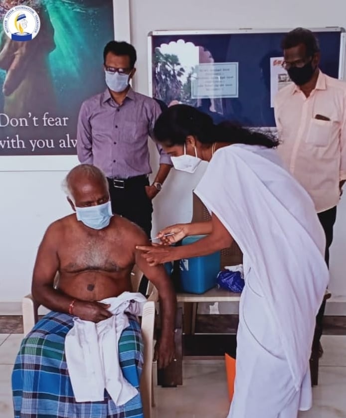 motherteresafdn's tweet photo. Vaccination camp at Joy home (home for the aged)
Seniors at Joy Home were immunised. 
#vaccine #vaccinationdone✔️ #covid19india #immunised #agedhome #seniors #joyhome #motherteresa #motherteresafoundation https://t.co/wnI0ibuXII