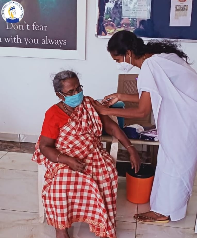 motherteresafdn's tweet photo. Vaccination camp at Joy home (home for the aged)
Seniors at Joy Home were immunised. 
#vaccine #vaccinationdone✔️ #covid19india #immunised #agedhome #seniors #joyhome #motherteresa #motherteresafoundation https://t.co/wnI0ibuXII