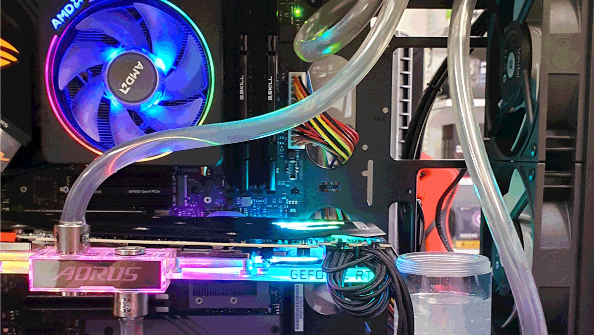 ChaosCrewZa's tweet image. Check out this gorgeous PC build with custom liquid cooling done by ChaosCrew Elite builder, Zoid 🥶🥶

Featuring the @AORUS_ZA GeForce RTX 2080 Super Waterforce Graphics Card fitted with an EKWB GPU water-cooling kit

#liquidloop #liquidcooling #AORUS #coolermaster #AMD