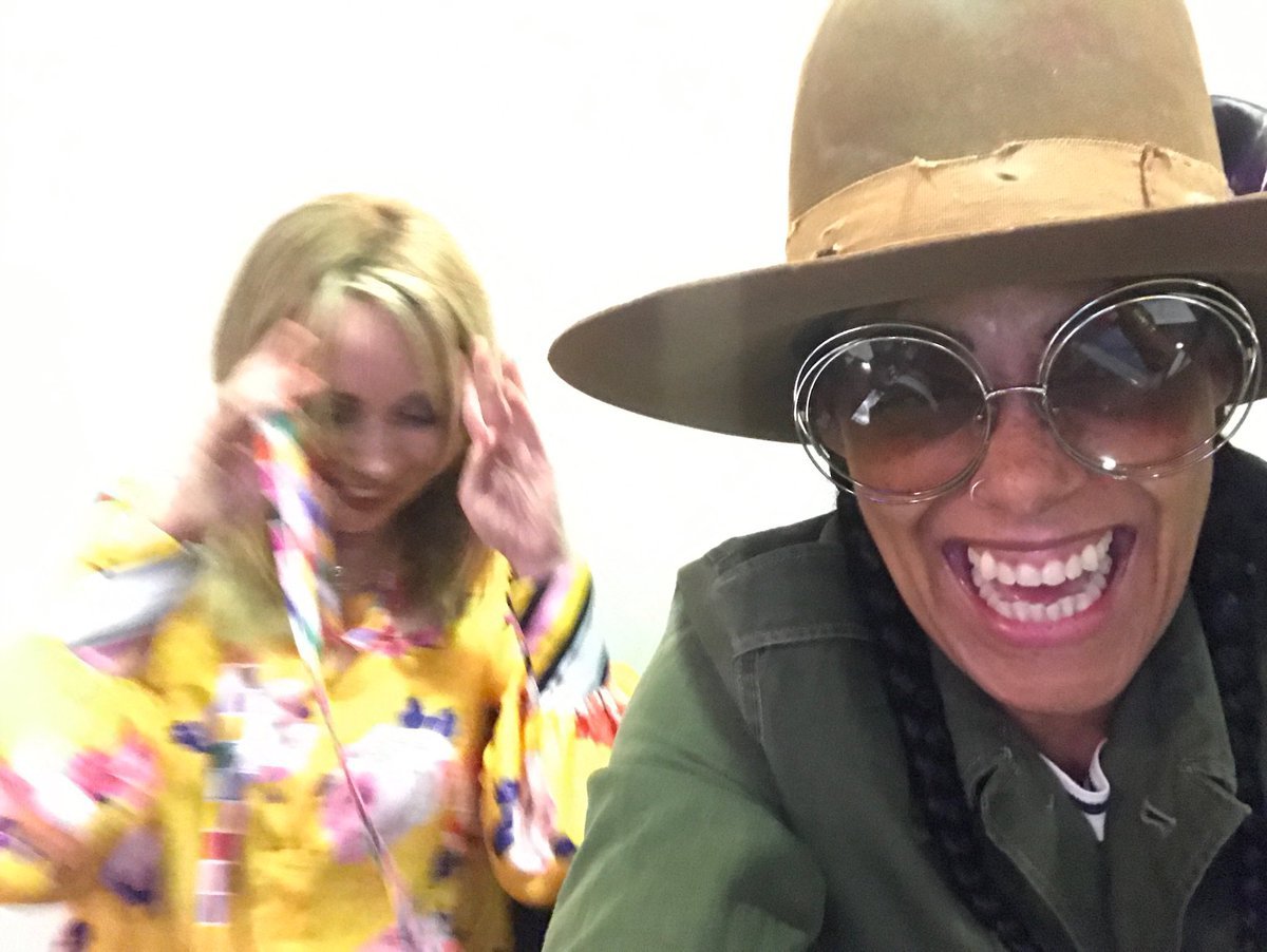 This weekend's theme puts the spotlight on some of the greatest pair-ups in voice acting!!!  There seems to be a good number of voice actors that always click well together in the studio!
@CursedAni