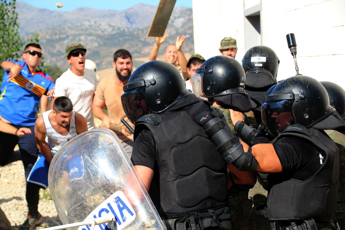 MGuerreroYuste's tweet photo. Seminario de técnicas de detención y defensa policial IX/21 en el Cuartel de La Legión en Ronda. https://t.co/tRmy93wOS7