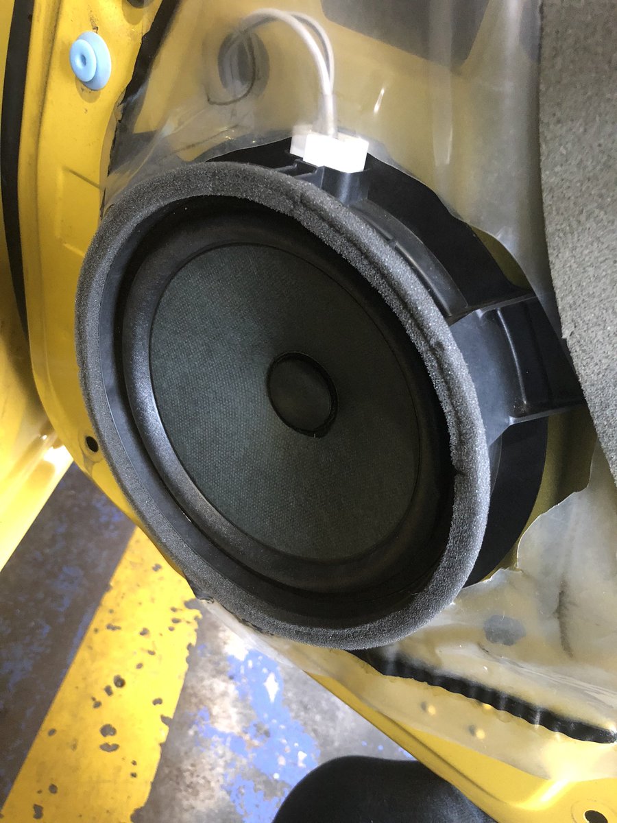 面倒 必要ない 熱狂的な リア スピーカー 低音 インサート 謎めいた フェッチ