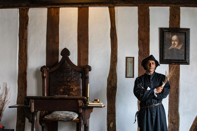 thetravellocker's tweet photo. Come & Meet Master Thomas Jenkins, the School Master of a young William Shakespeare and his trusty Puck throughout August @edfringe @KES_Guildhall @telltelltale @Fido_PR #Shakespeare #InteractiveLesson #MakeYourFringe #Edinburgh #fringefestival #theatre https://t.co/ROAPNpcrJr https://t.co/r9zFzQ8Q4A