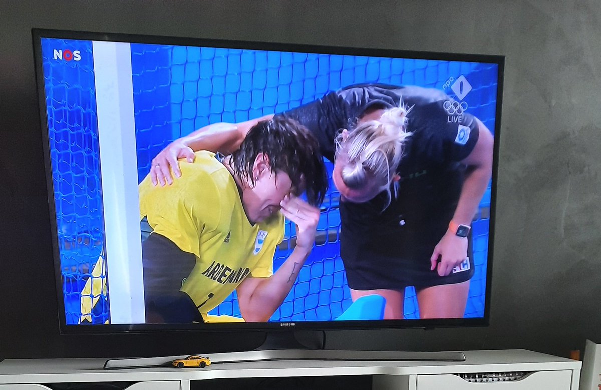 Things that make you a good referee too: support players after gold medal loss <a href="/Wilson88Sarah/">sarah wilson</a> 🏴󠁧󠁢󠁳󠁣󠁴󠁿