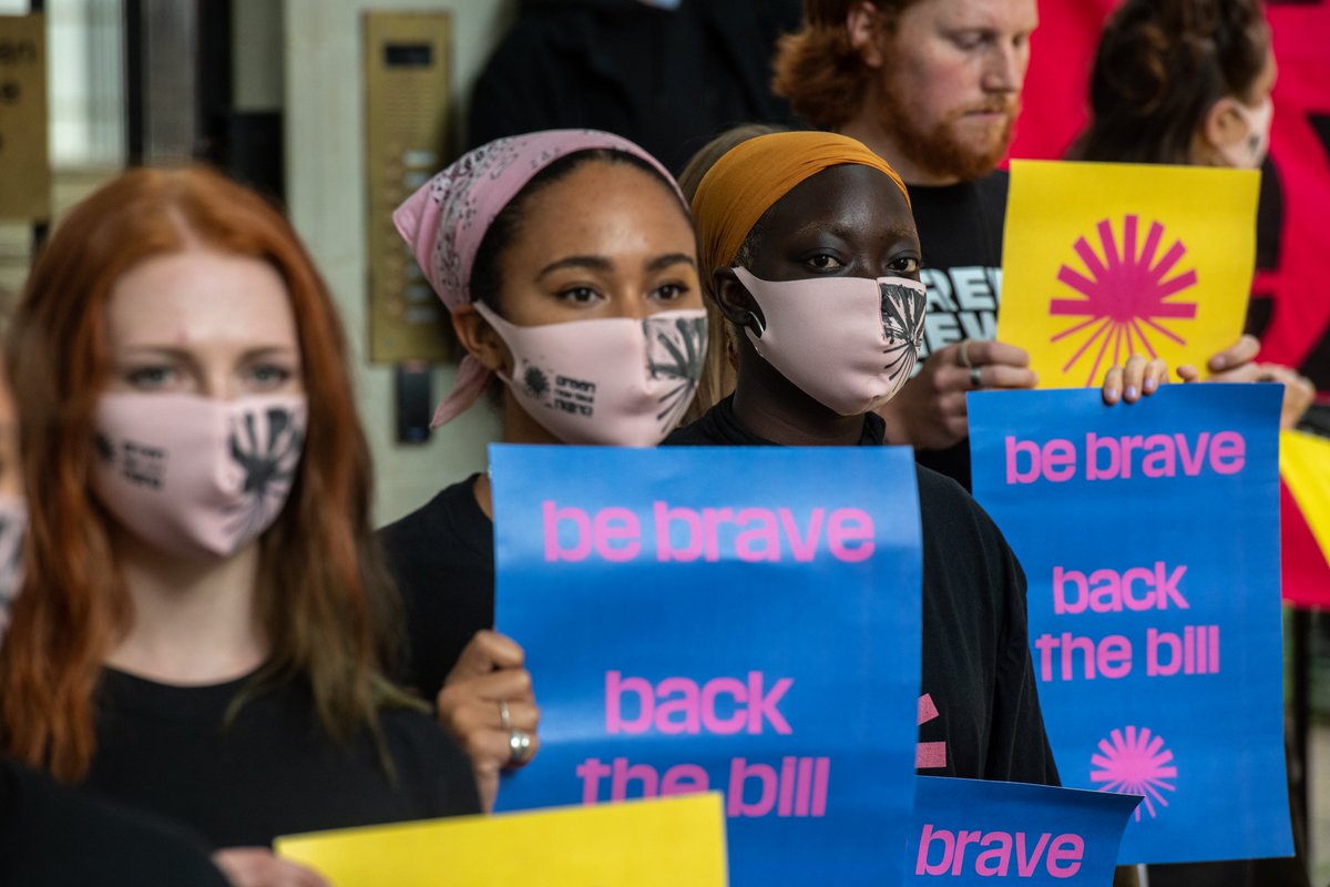 GNDRising's tweet image. 🚨 BREAKING 🚨

We’ve taken action inside Parliament and at party HQs demanding politicians face up to the scale of the crisis and back the GND bill.  
 
While MPs are on holiday the planet burns. No more empty words. No more excuses. We’re here to turn up the heat 🔥