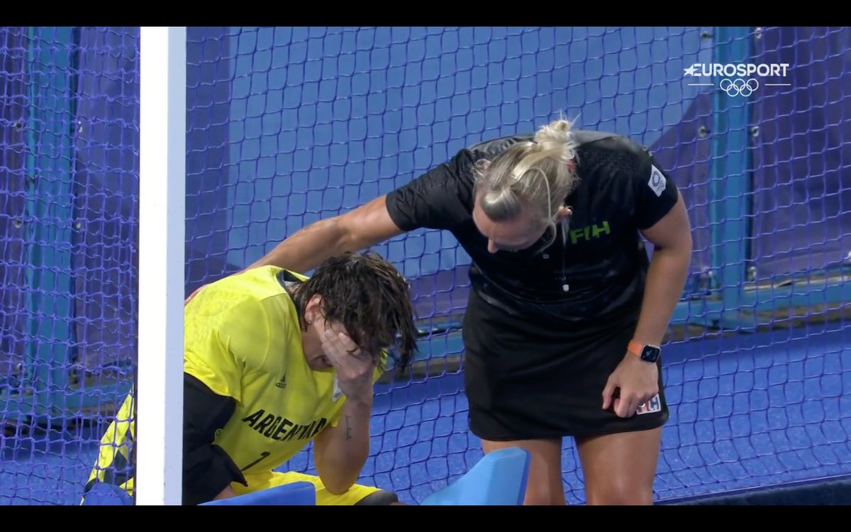 Fabulous, compassionate umpiring by <a href="/Wilson88Sarah/">sarah wilson</a> is all the incentive I needed to stick with watching hockey. <a href="/sportscotland/">sportscotland</a> <a href="/ScottishHockey/">Scottish Hockey</a> #Tokyo2020