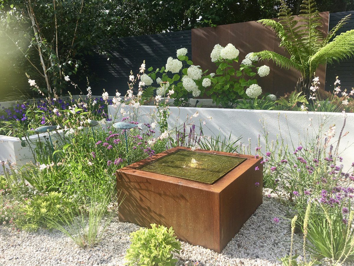 Let's talk about #garden transformations.
Adding #water features to #gardens creates both a refreshing and relaxing effect. Choose a style that suits yours. Here are some #gardendesign ideas and #inspiration from our team <a href="/GreenardenD/">GreenArden design</a> #gardendesigner #gardening #loveyourgarden