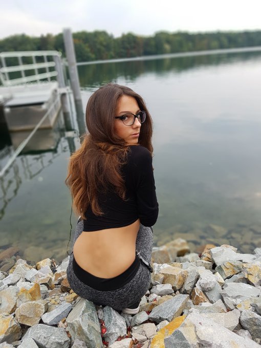 Lust dich ein bisschen zu mir ans Wasser zu setzen? :) Ich w&uuml;nsche dir ein geiles, sonniges Wochenende<a href="/tag/sexy"class="tags"><span>#sexy</span></a><a href="/tag/lovely"class="tags"><span>#lovely</span></a><a href="/tag/see"class="tags"><span>#see</span></a><a href="/tag/brownie"class="tags"><span>#brownie</span></a><a href="/tag/naturephotography"class="tags"><span>#naturephotography</span></a>