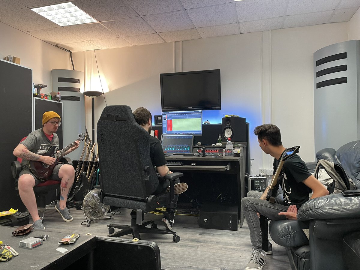 BeyondDivinity1's tweet image. We are currently on day 6 of our studio time at Unit 13 studios in Tredegar South Wales 🏴󠁧󠁢󠁷󠁬󠁳󠁿@reggie_karl @dannybeaton1 #metal #guitarist #vocal #underground #drums #bass #keyboard