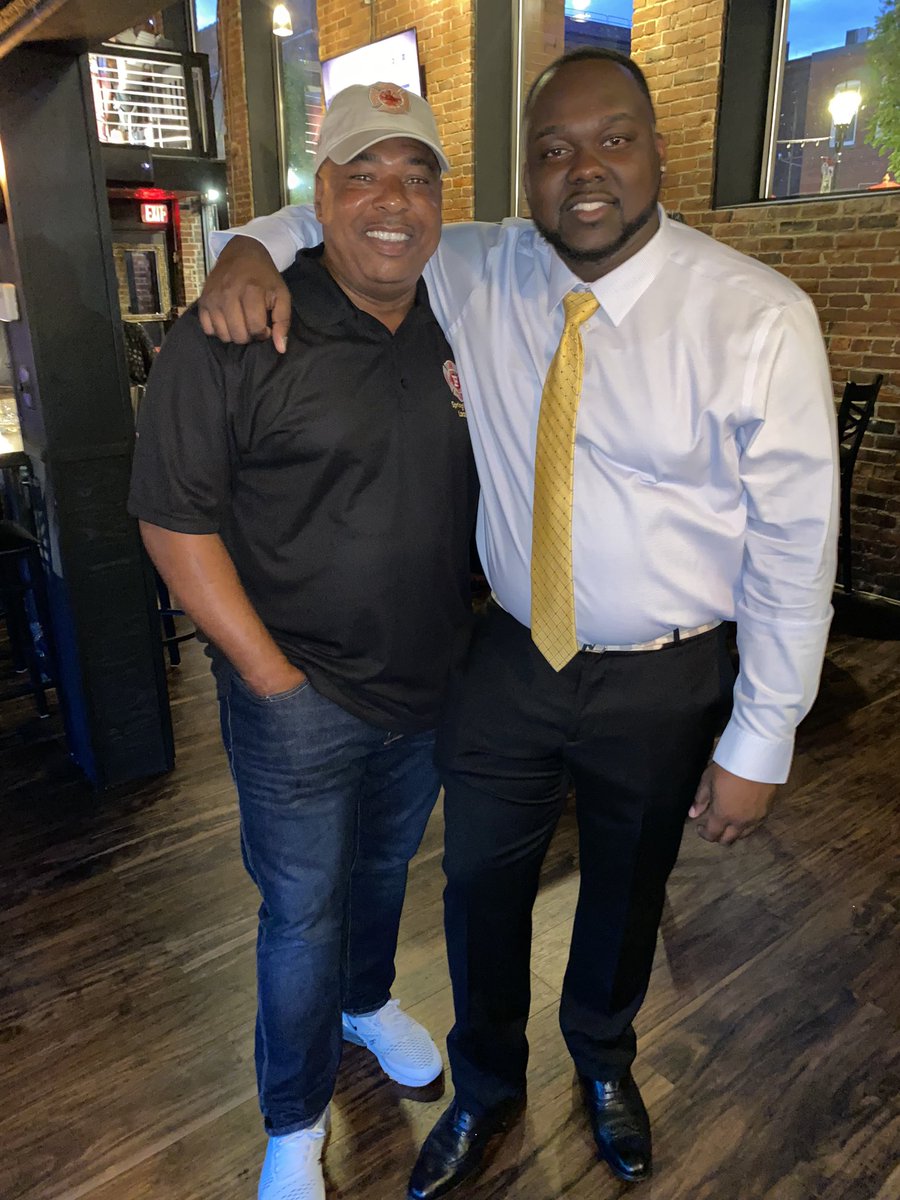 Then ended the night with some more First Net Networking , with Springfield Fire Department’s Lieutenant and State Senate Adam Gomez #ATT #FirstNet  🚒🚓🚨 <a href="/FirstNet/">FirstNet, Built with AT&T</a>