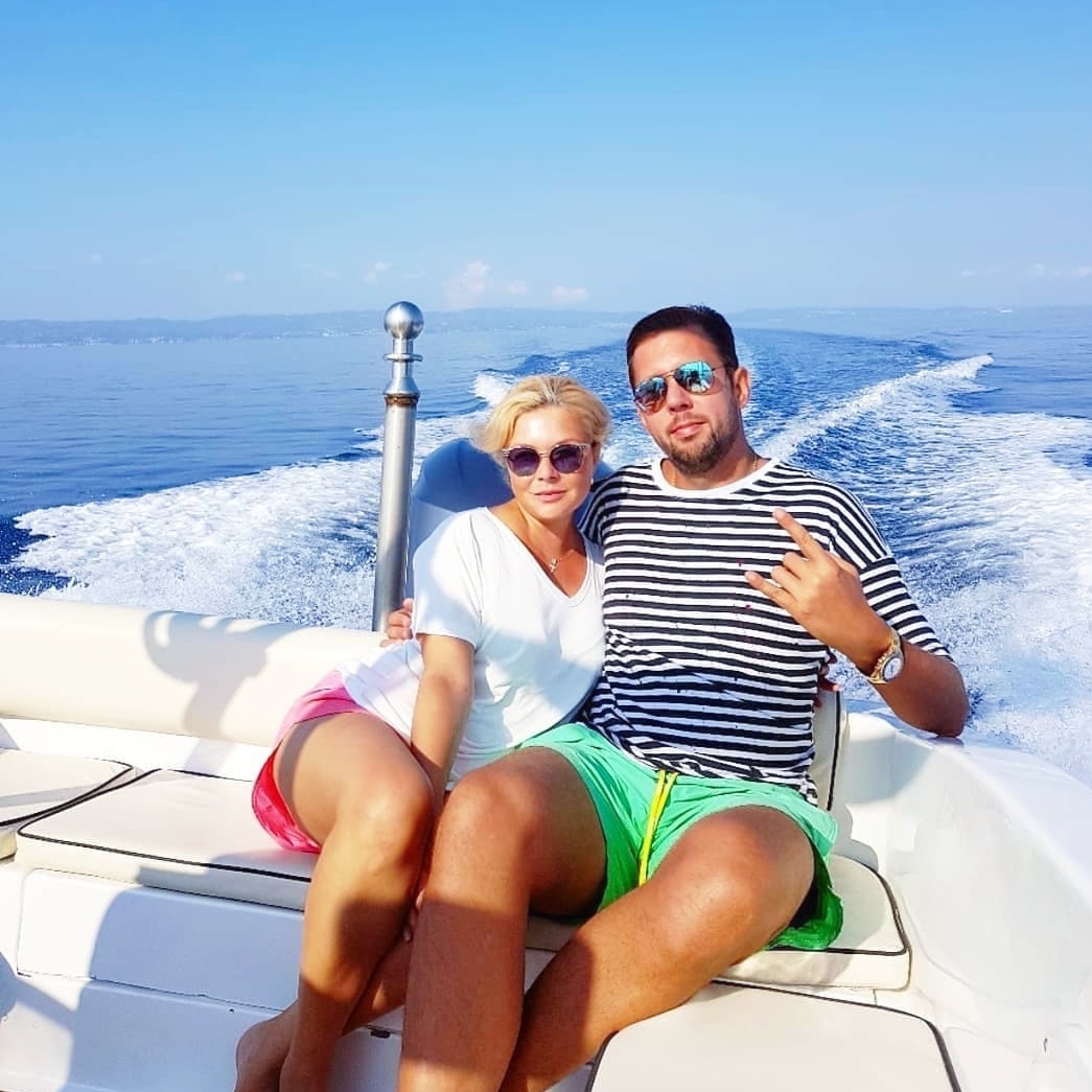 NikolayShkilev's tweet photo. The only rock I know that stays steady, the only institution I know that works, is the Family.

23 years together 🙌 https://t.co/gYYjKaDRzz