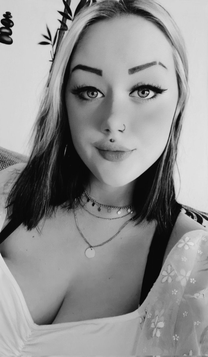 corpseykat's tweet image. I'm a little late and took a last minute selfie, but happy #lgbtqcorpsetwt ! 🏳️‍🌈❤️

Have a great day everyone! ❤️