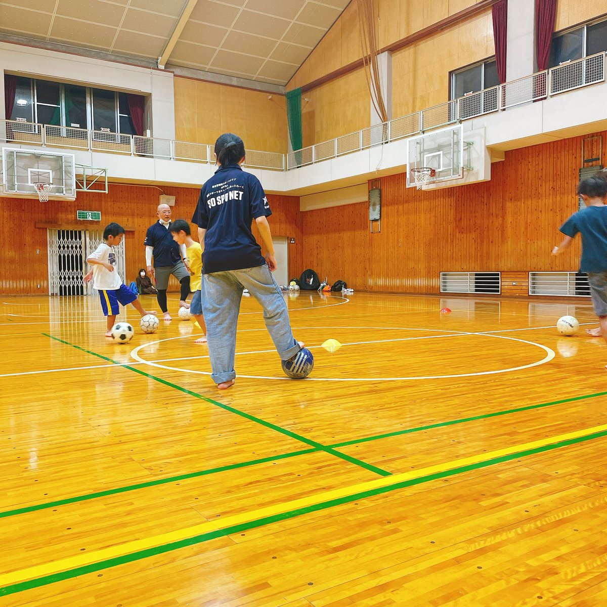 sosponet's tweet photo. 8月6日に行われた「ちびっ子いろいろスポーツ教室」の様子です！
今回の教室はサッカーをしました^ ^
ボールの蹴り方の基礎から練習してきて、今日の最後にやった試合ではチームで協力しながら白熱したボールの奪い合いができました！

どんどん上手くなる子どもたちの成長がとっても嬉しく思います😂 https://t.co/jCSVf9mdVT