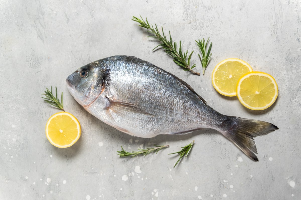 medcanlivewell's tweet photo. Grilling fish this weekend? Make sure it has no odor, that the area under the gills is bright red or pink, and the flesh is translucent and moist.
#healthyeating #fish #freshfish #fishtips #barbequing #grillingfish #dinnerideas https://t.co/CqU0vwGtx1