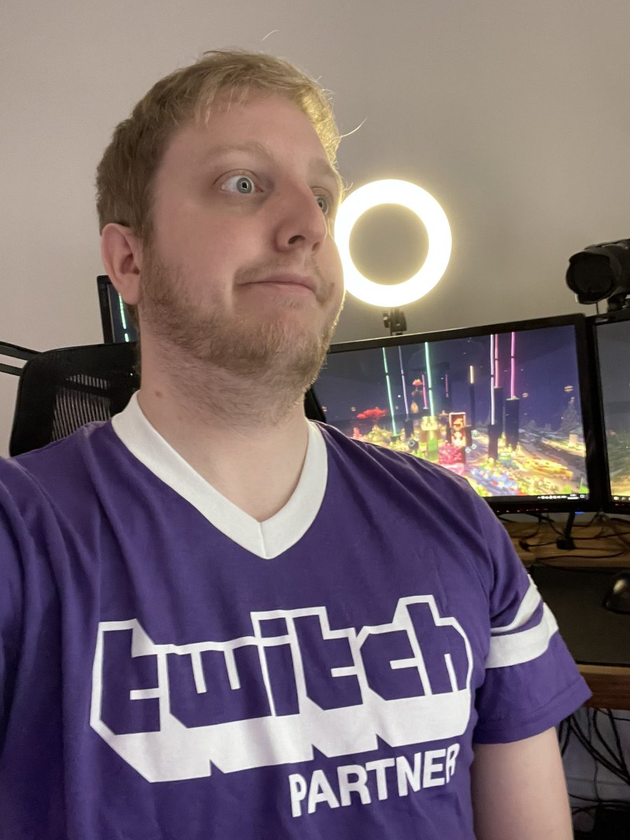 Ph1LzA's tweet photo. Thanks for the merch! @Twitch :) The Justin tv hat gave me flashbacks of Adobe FMLE 3.2 😅 https://t.co/IPWpZu3BqE