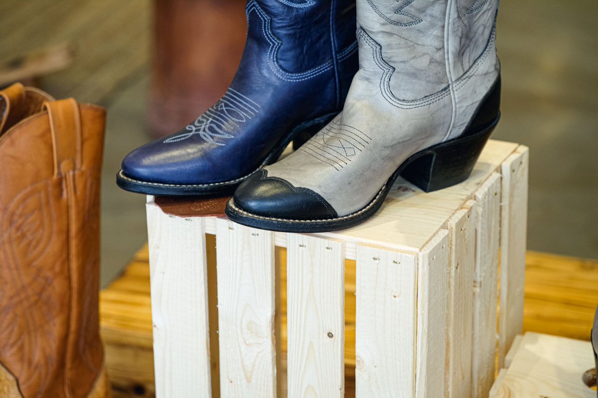 Weekend plans? Make sure one of them is stopping by the store to check out our Vintage Collection Sale 😏 

Great #boots, even better #deals. 

#shopalbertaboot #vintagecollection