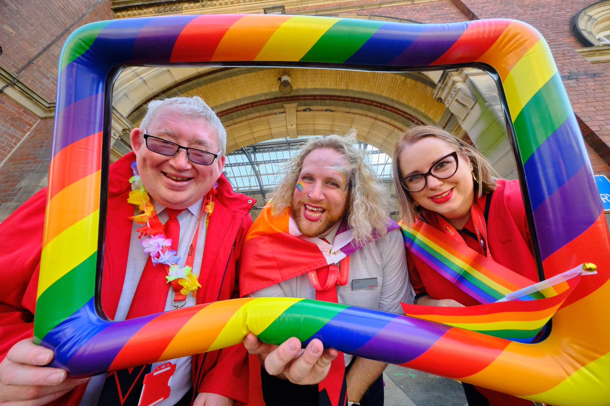 darlingtonbc's tweet photo. Darlington Pride Weekender would not be possible without our volunteers and sponsors 🤝
 
A huge thanks to sponsors @LNER! 

And to @NewcastleBSoc whose staff designed the weekend’s logo (we love it!) and helped with art and print work.

Team work! ✨ https://t.co/XLEAv0lftM