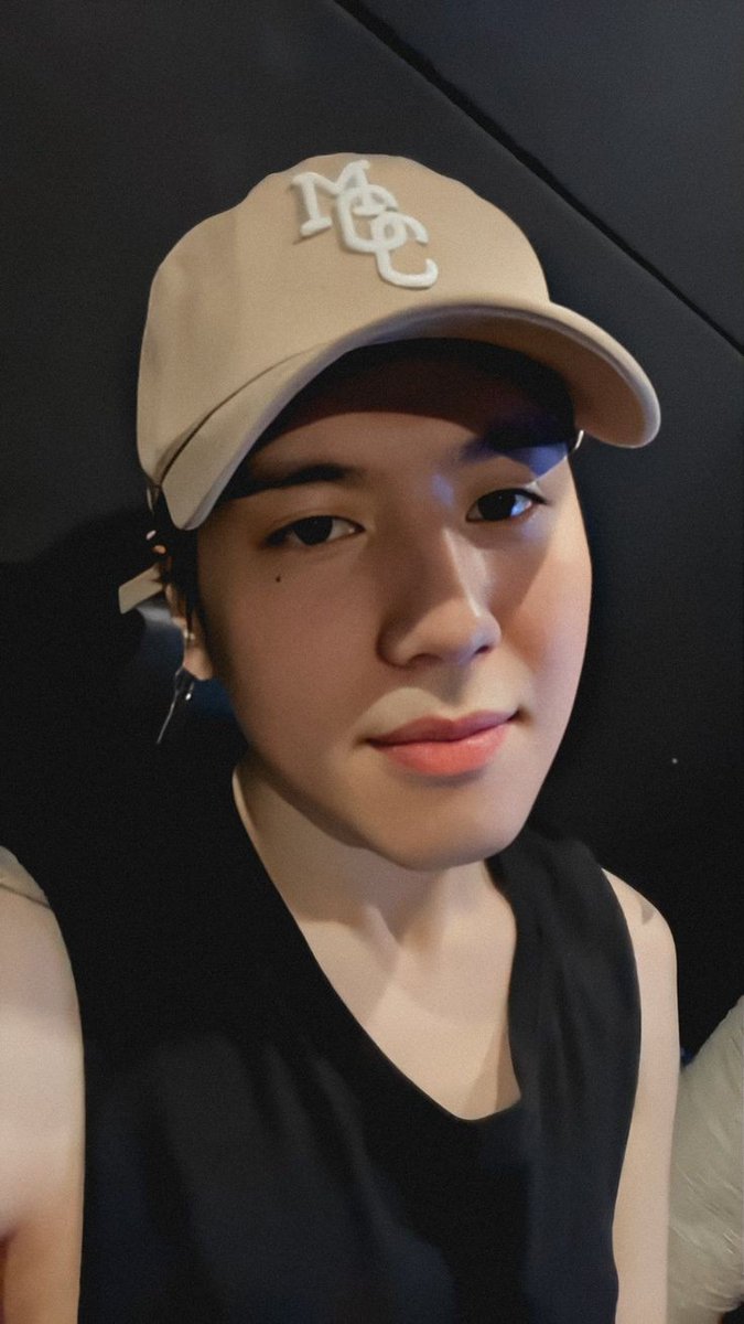 no one ask but it's my birthday today lol

[#yugyeom #ahgaseselcaday <a href="/yugyeom/">김유겸</a> #igot7selcaday <a href="/GOT7Official/">GOT7</a> #갓세븐]