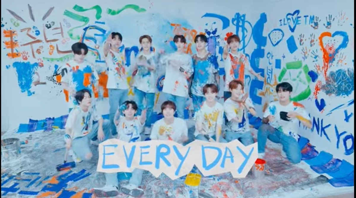 ayunindy22's tweet photo. ONE YEAR WITH TREASURE

Kita yg dikasi surprise
Dikasi Kado Lagu...
Rasanya pengen nangis...
Makasi bayikkkk...
Terimakasih sudah melakukan yang terbaik..
Ayoo berjuang sama2...
Saranghae.....

#트레저와_두손꼭잡고_걸어온_일년
#デビュー１周年おめでTREASURE
@treasuremembers https://t.co/FEIKH1fVe5