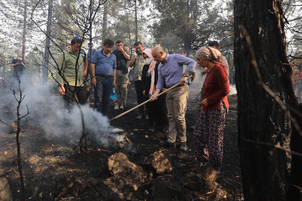 akaraismailoglu's tweet photo. #İbradi #Eynif Ovası’ndaki ormanlık alanda ekiplerimizin sürdürdüğü yangın söndürme çalışmalarına katıldık. 

Devlet-millet el ele ormanlarımızı kurtarmak için sahadayız.

Sahada biriz, yüreklerde bir! 🇹🇷 https://t.co/6XBjbaMM8Q